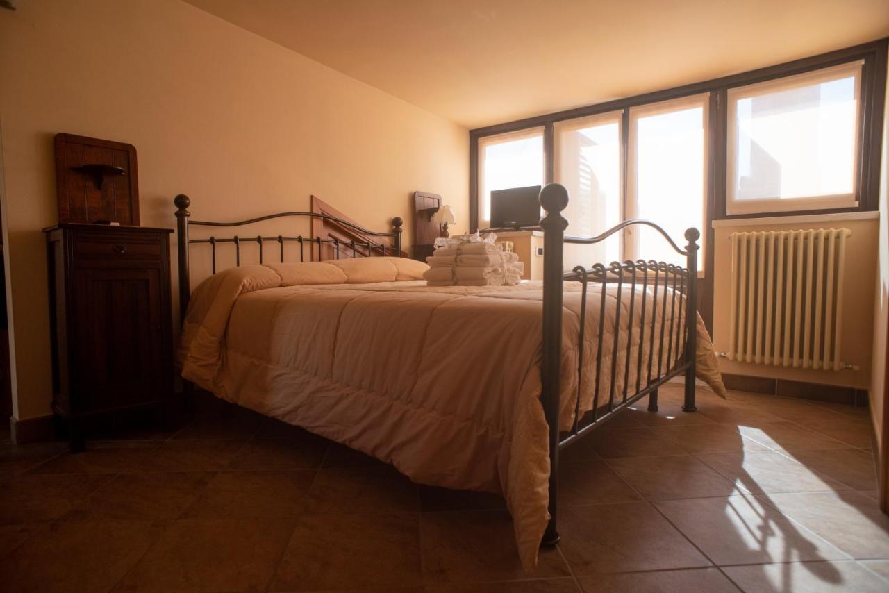 La Ginestra Otel Castel San Lorenzo Dış mekan fotoğraf